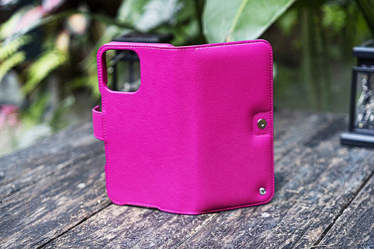 Apple iPhone 16 Pro Max leather wallet case